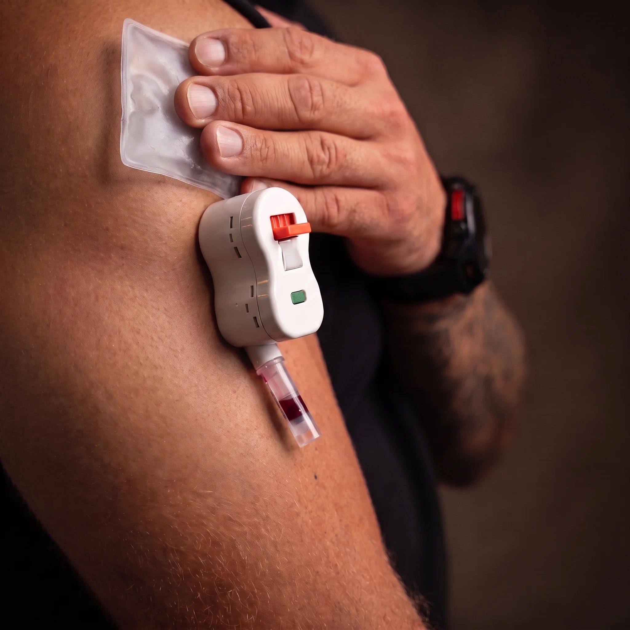 MNLY blood-collection device applied to the upper arm